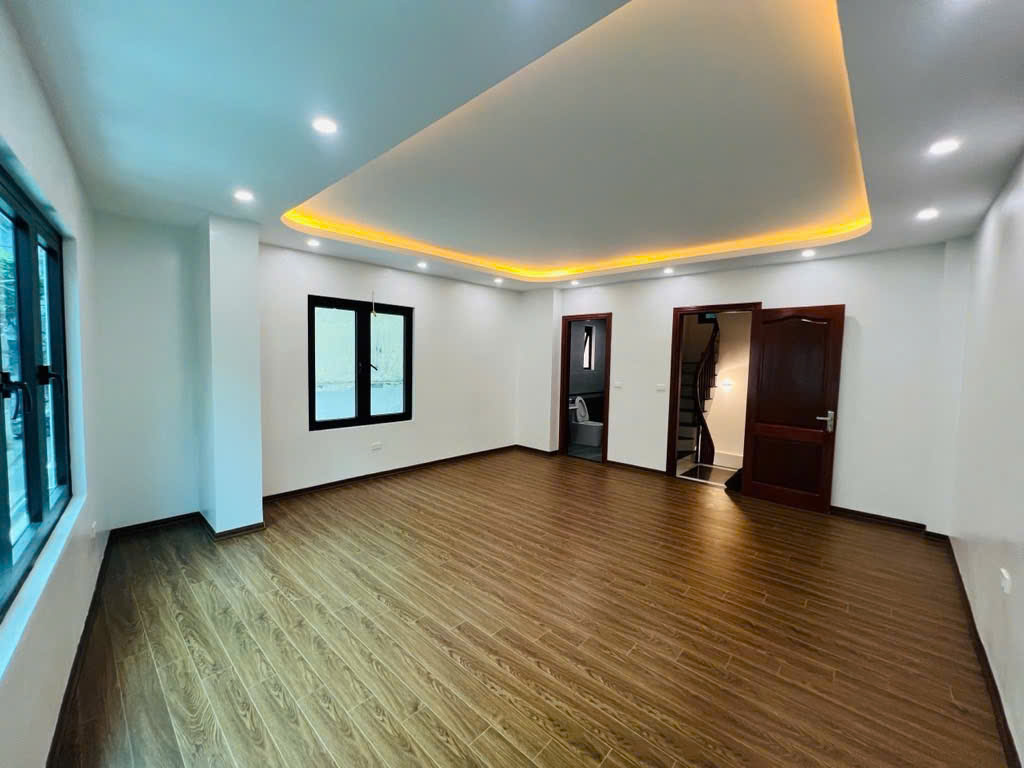 CC Bán nhà Tân Mai, quận Hoàng Mai. 46m × 5 Tầng. Gara Ô tô, SĐCC nở hậu. Chỉ 12 tỷ 3